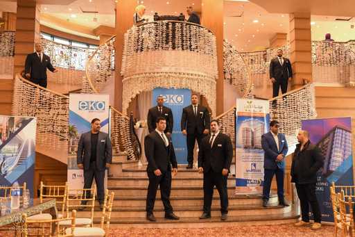 حراس شركة الماسة للأمن والخدمات