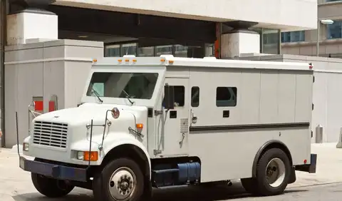 مواصفات سيارة نقل الأموال