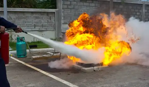 إرشادات هامة عند إطفاء الحرائق