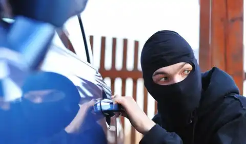 كيف تحمي سيارتك من السرقة