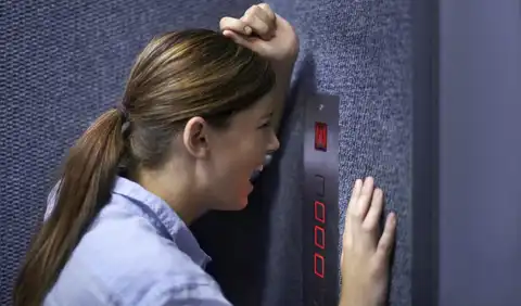 كيفية التعامل في حالات أعطال المصاعد